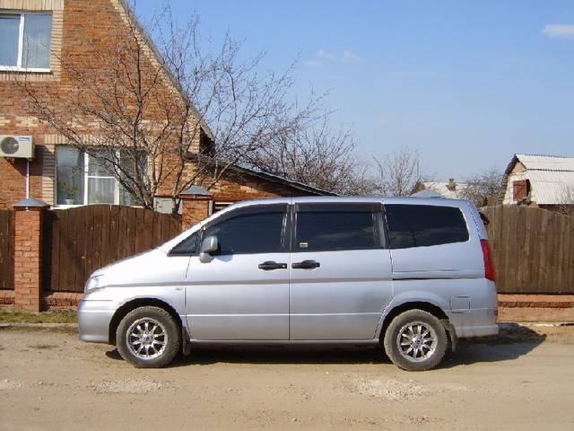 1999 Nissan Serena