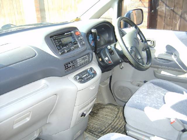 1999 Nissan Serena