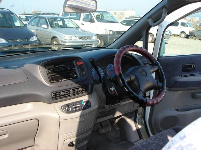 1999 Nissan Serena