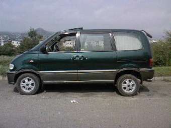 1999 Nissan Serena