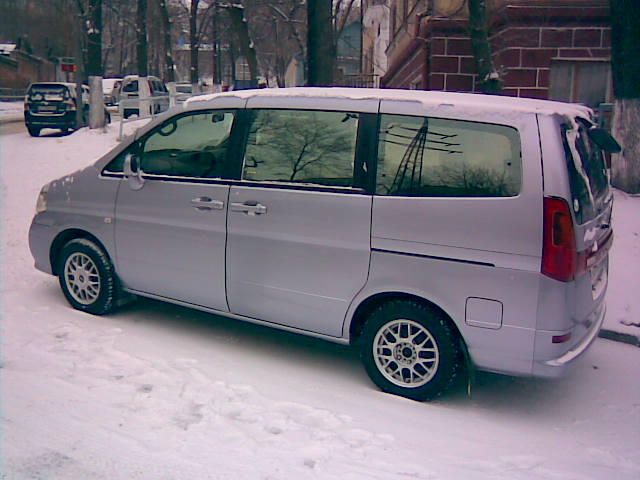 1999 Nissan Serena