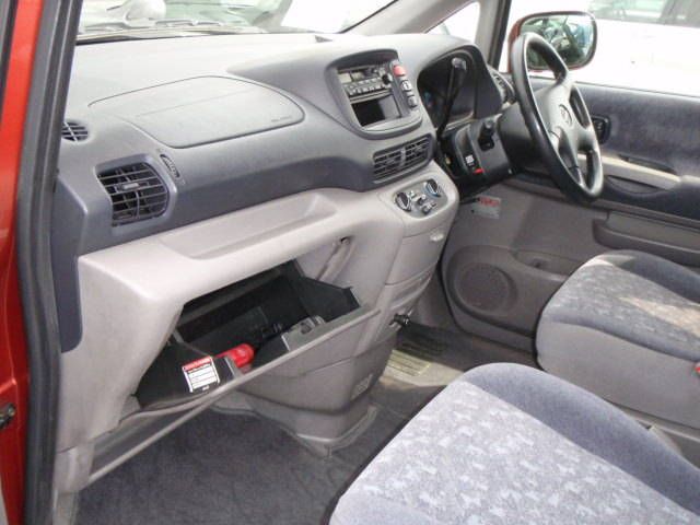 1999 Nissan Serena