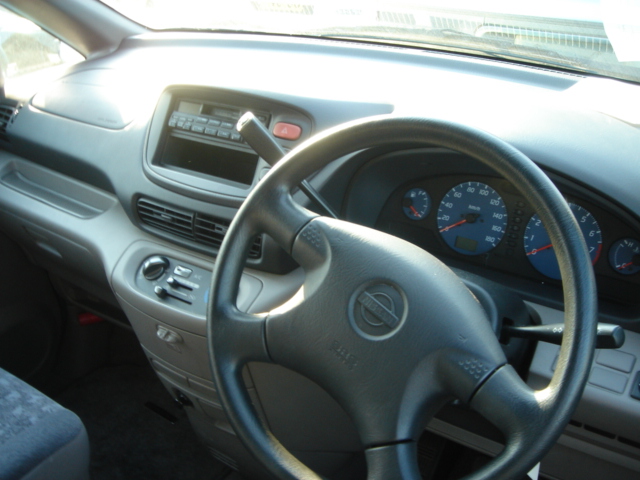 1999 Nissan Serena Photos