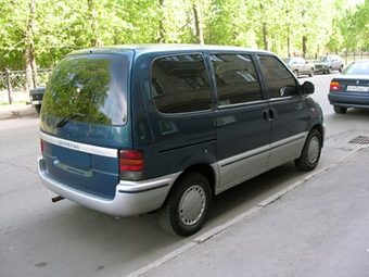 1999 Nissan Serena Photos