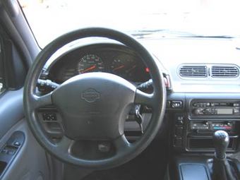 1999 Nissan Serena Photos