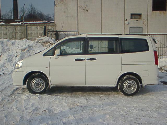1999 Nissan Serena Photos