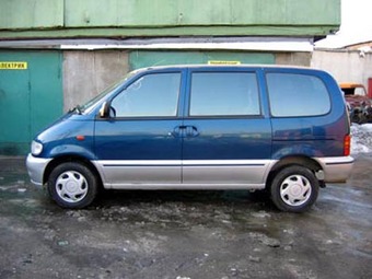 1999 Nissan Serena Photos