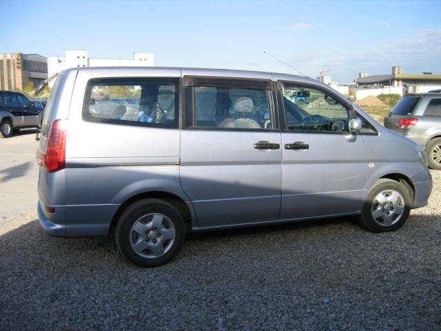 1999 Nissan Serena Pictures