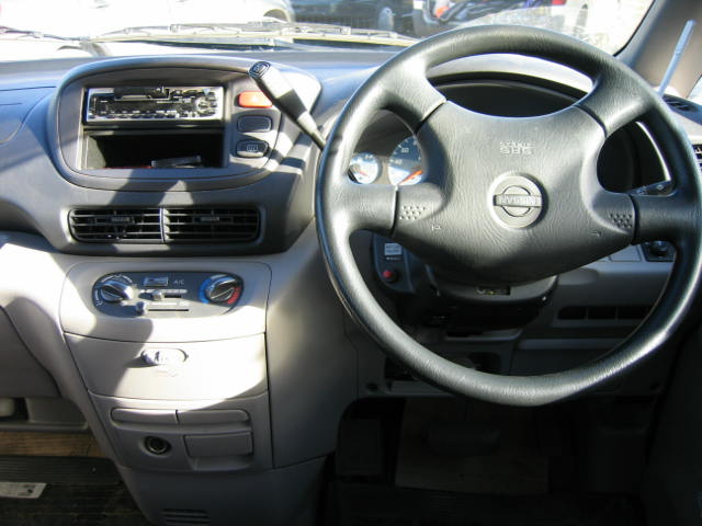 1999 Nissan Serena Pictures