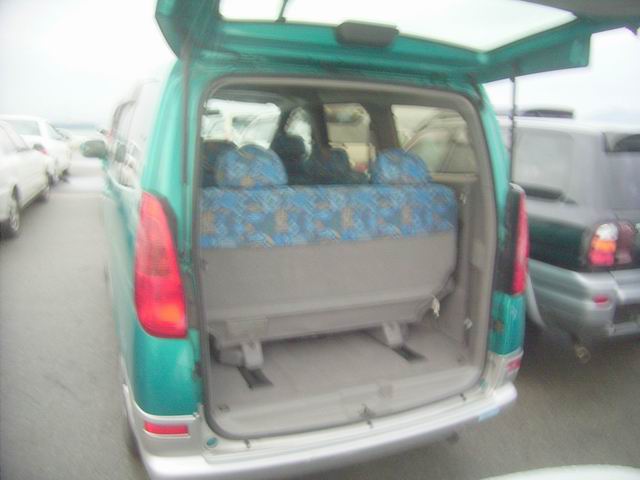 1999 Nissan Serena Pictures