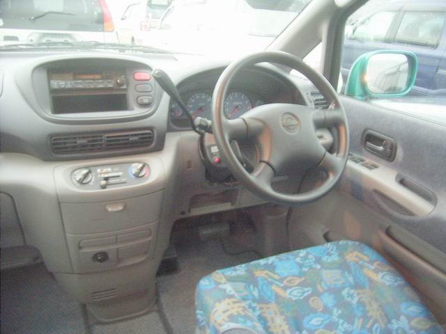 1999 Nissan Serena Photos