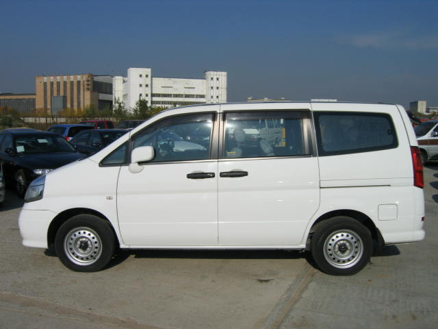 1999 Nissan Serena Photos