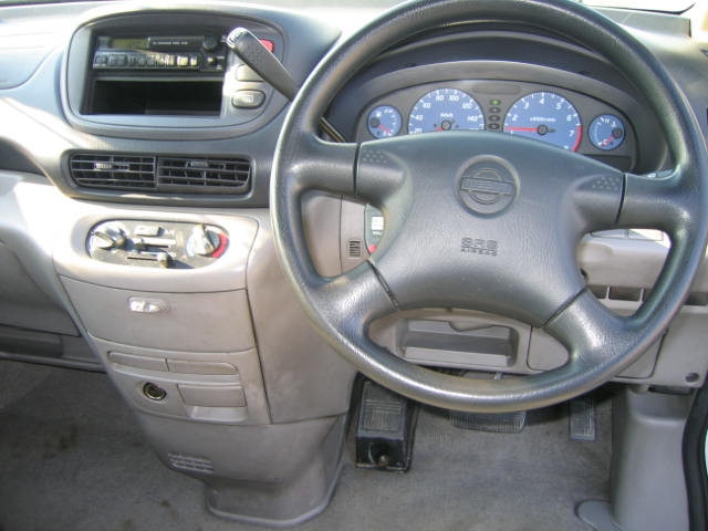 1999 Nissan Serena Pictures