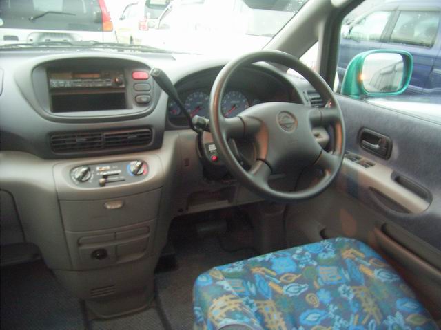 1999 Nissan Serena Pictures
