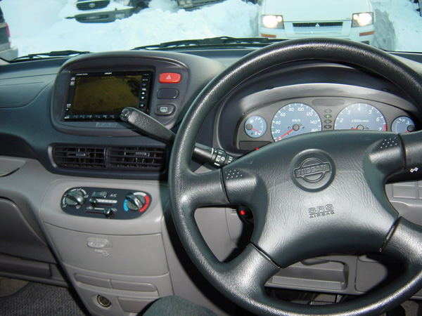 1999 Nissan Serena Photos