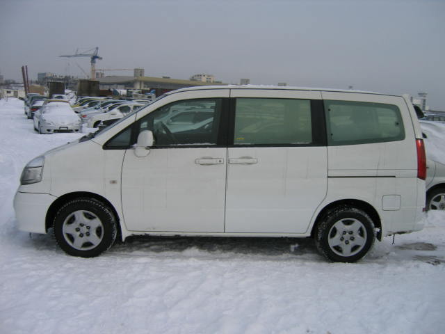 1999 Nissan Serena Pictures