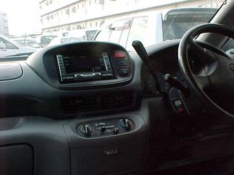 1999 Nissan Serena Pictures