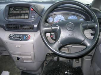 1999 Nissan Serena Pictures