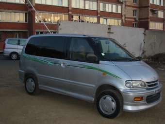 1999 Nissan Serena Photos