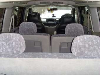 1999 Nissan Serena Photos