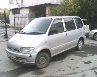 1999 Nissan Serena Photos