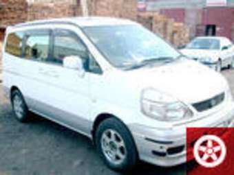 1999 Nissan Serena Pictures