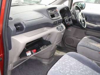 1999 Nissan Serena Pictures