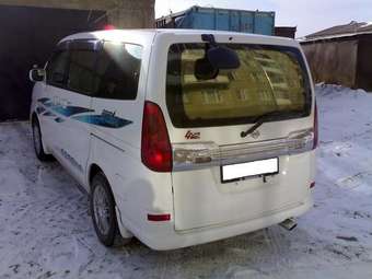 1999 Nissan Serena Wallpapers