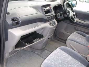 1999 Nissan Serena Photos