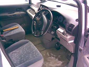 1999 Nissan Serena Photos