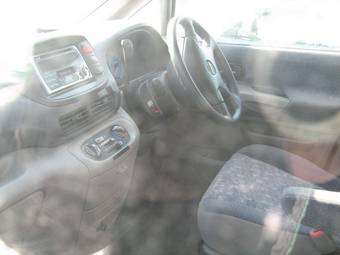 1999 Nissan Serena Images