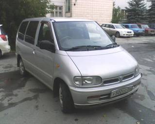 1999 Nissan Serena Pictures