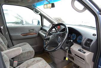 1999 Nissan Serena Photos