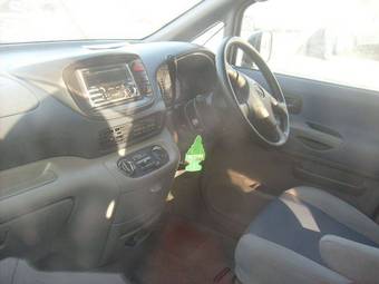 1999 Nissan Serena Pictures