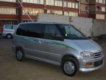 1999 Nissan Serena Photos