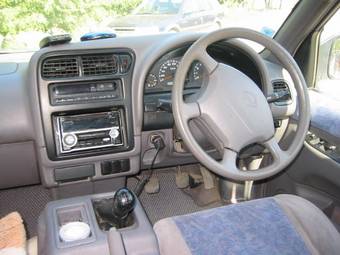 1999 Nissan Serena Photos