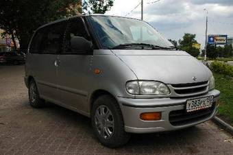 1999 Nissan Serena Pictures