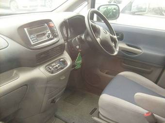 1999 Nissan Serena Pictures