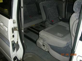 1999 Nissan Serena Photos