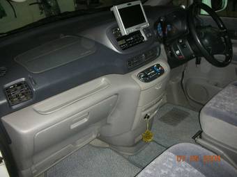 1999 Nissan Serena Pics