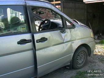 1999 Nissan Serena Pictures