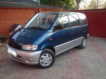 1999 Nissan Serena Pictures