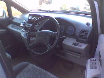 1999 Nissan Serena Photos