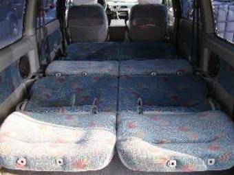 1999 Nissan Serena Pictures