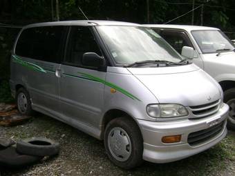 1999 Nissan Serena Photos