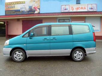 1999 Nissan Serena Photos