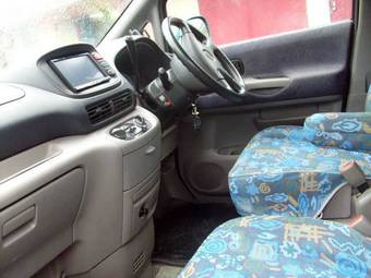 1999 Nissan Serena Photos