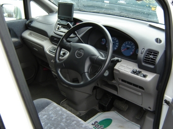 2000 Nissan Serena