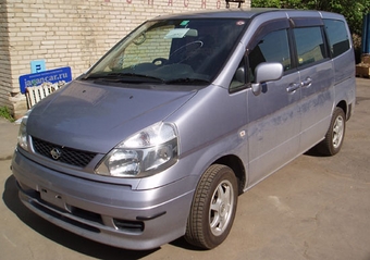 2000 Nissan Serena