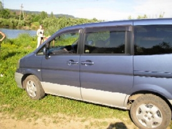 2000 Nissan Serena